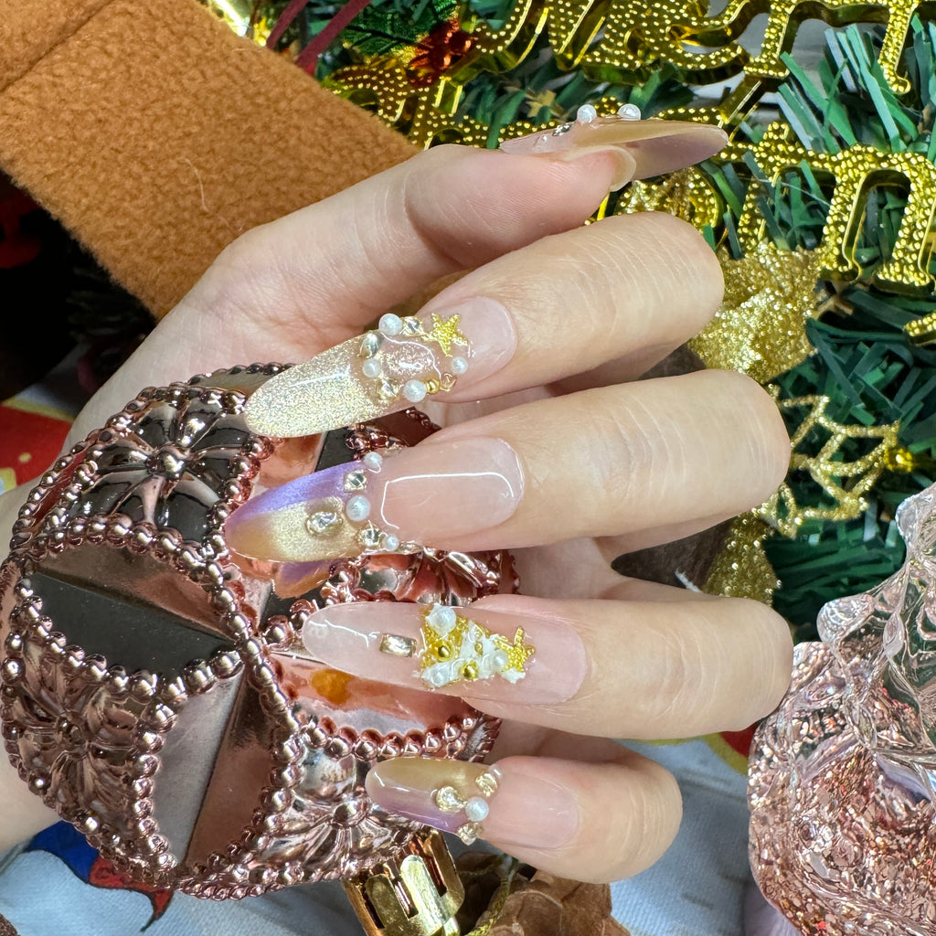 Christmas press on nails with delicate p